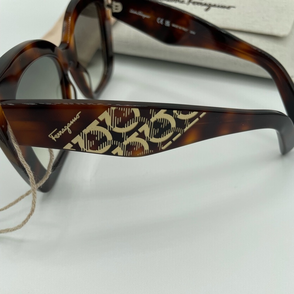 Salvatore Ferragamo Sunglasses SF1023S 214
Tortoise (NWT) - Picture 3 of 8